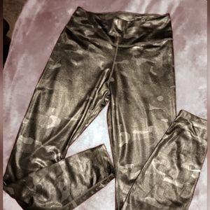 Women's Dark Smoke Grey/Silver/White Camo Nike DRI-FIT Mid Rise Leggings Size M